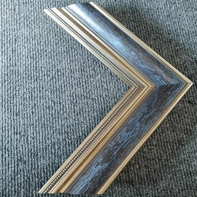 пластиковый багет K035-1058