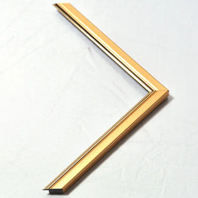 пластиковый багет R137-125