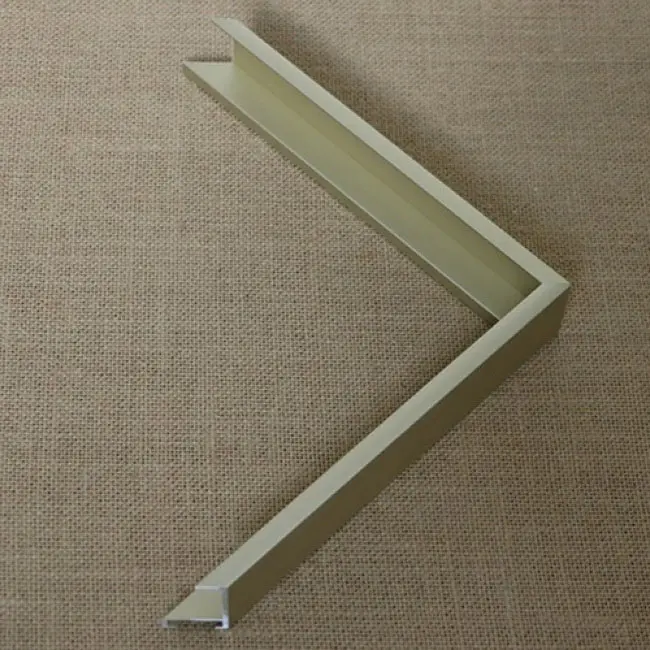 алюминиевый багет C72-03