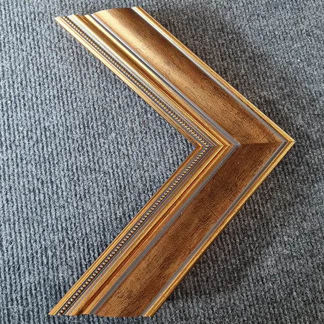 пластиковый багет K035-1084