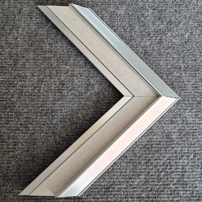 пластиковый багет R4921-8s01