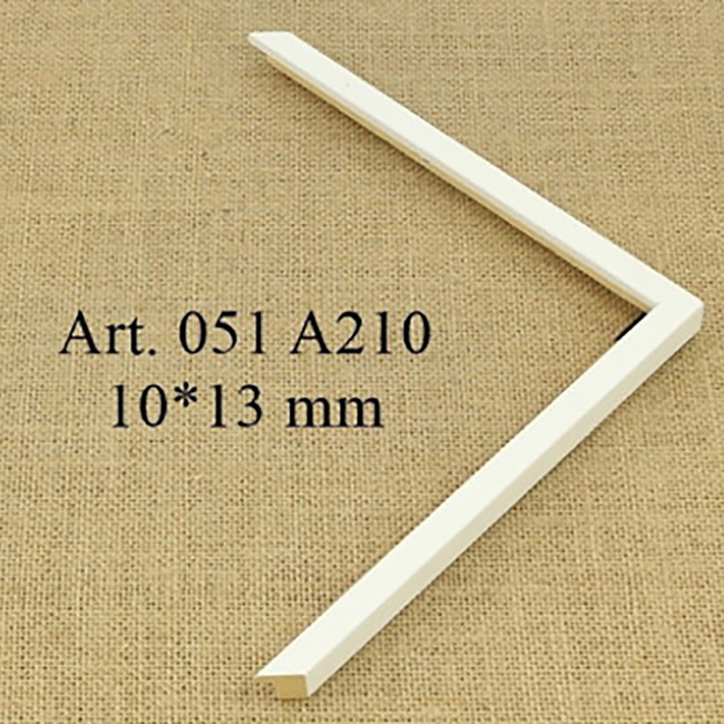 Рассчитать стоимость и заказать раму из деревянного багета 051-a210 в .